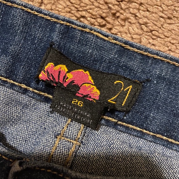 Denim shorts - Picture 3 of 3